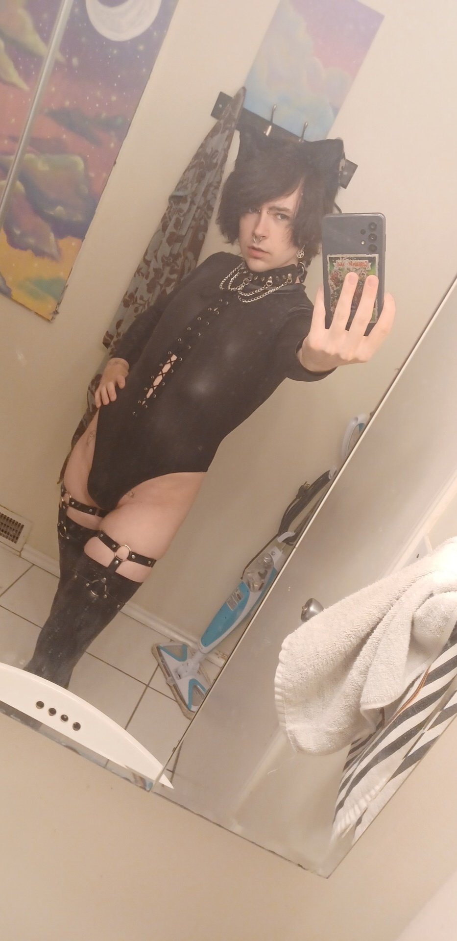 2 pic. Latex and cat ears. What else could you want. https://t.co/oEURRUCmiG