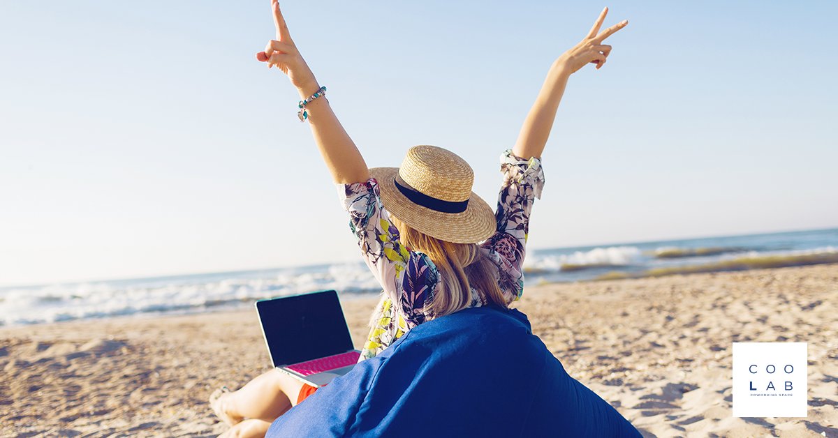 En estas épocas de sol y calor ya varios ya nos imaginamos trabajando así mentalmente. Ya pronto estarás en la playa y disfrutarás de tu merecido descanso. ¡Ánimo!
