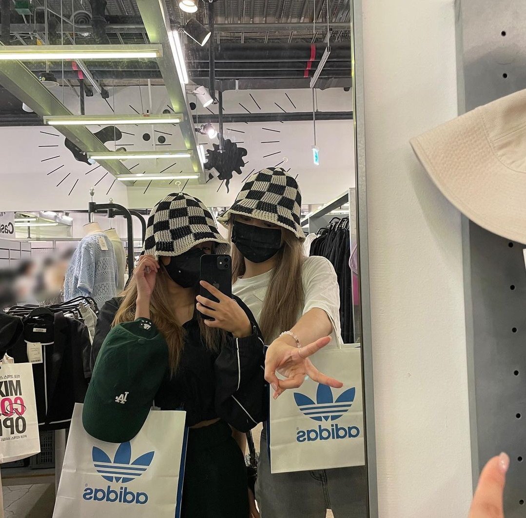 [270722] #EUNCHAE Instagram güncellemesi

"Tom ve Jerry tatilde bile dinlenmiyor,,🙄"

#버가부 #bugAboo <a href="/bugAboo_offcl/">bugAboo</a>