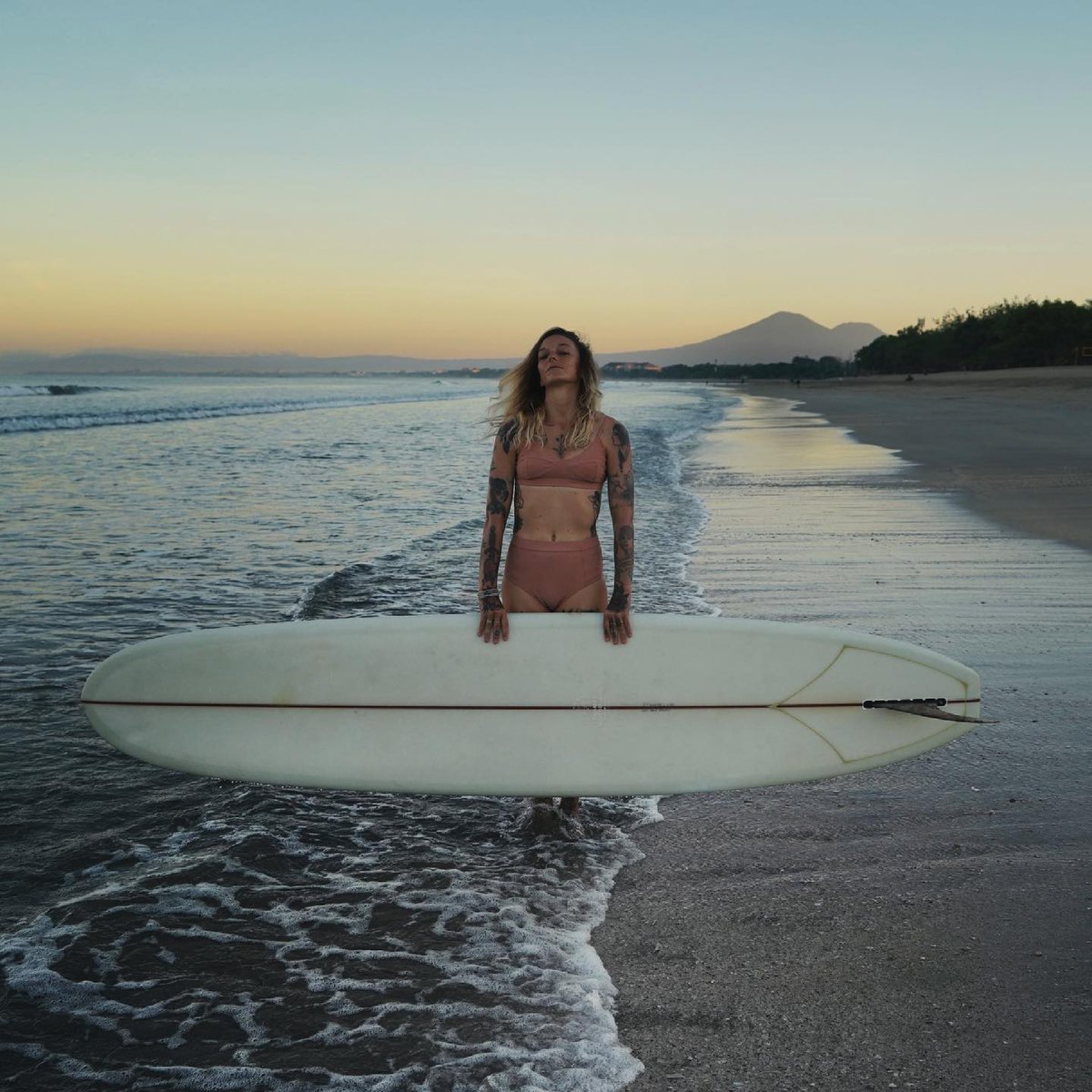 SurfGirlMag's tweet photo. Anaïs (@facingblankpages) embracing her island life in Bali ✨ 📷: Captured by estemalena https://t.co/4oS5hNs2Fm
