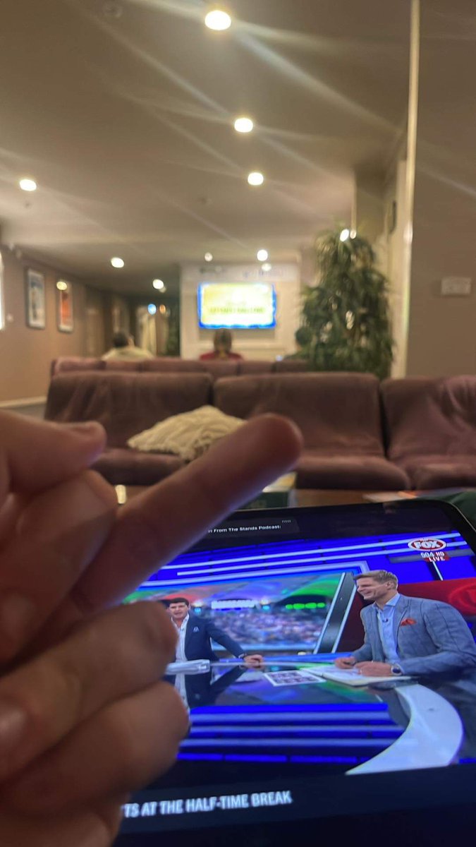 Watching footy in NSW with no reception, hotel lobby wifi &amp; every TV is the NRL #AFLFreoDees <a href="/melbournefc/">Melbourne Demons</a>