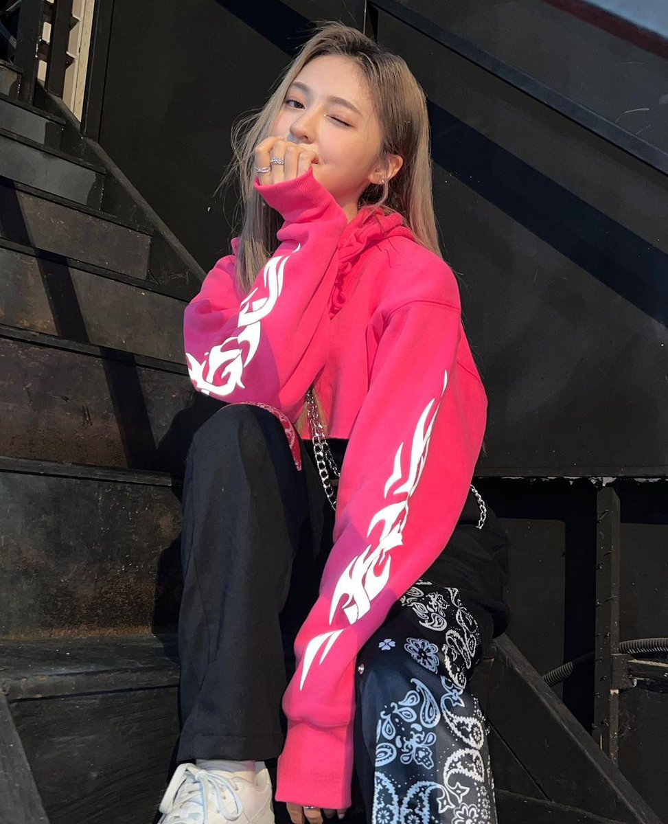 [280722] #CHOYEON Instagram güncellemesi

"Cherry Bomb sahne arkası🍒💣"

#버가부 #bugAboo <a href="/bugAboo_offcl/">bugAboo</a>