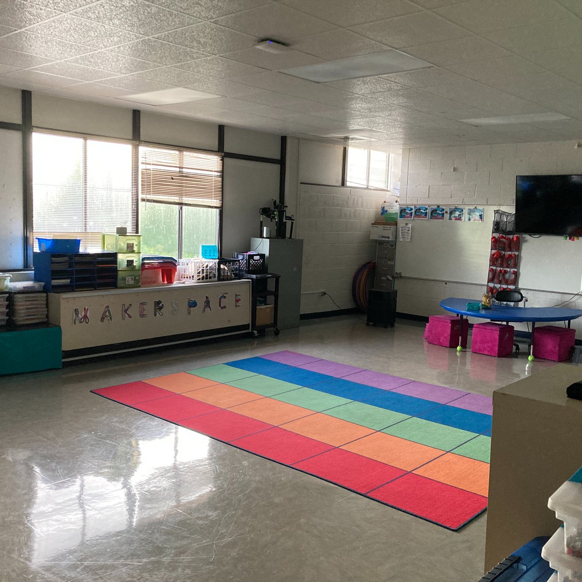 DigitalLearnin5's tweet image. Today is the last day I&apos;ll walk into this room as a DLC @HESSPLASH . I am so grateful to have worked here. This place is so special to me. I&apos;ve grown &amp;amp; learned &amp;amp; been seen &amp;amp; loved by the people here. The next DLC is going to have the BEST job @ the BEST school. I&apos;ll miss you all.