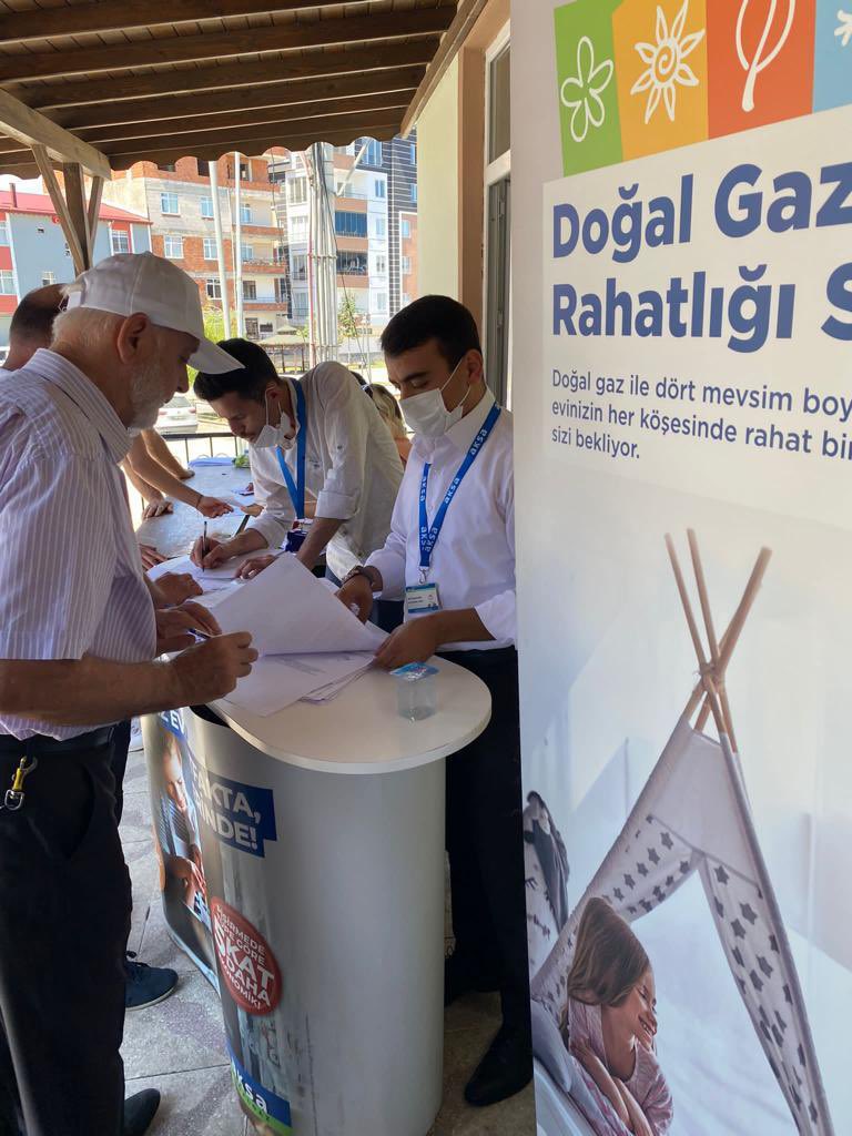 AksaOrduGiresun's tweet photo. Doğa dostu doğal gaz ile birçok haneyi buluşturmak adına Ünye'de ön abonelik çalışmalarımız tüm hızıyla devam ediyor. Diğer yakıt türlerine göre bütçenize dost olan ve daha konforlu bir yaşam sunan doğal gaza geçmek için şubelerimizi veya stantlarımızı ziyaret edebilirsiniz. https://t.co/8GIfB05M2K