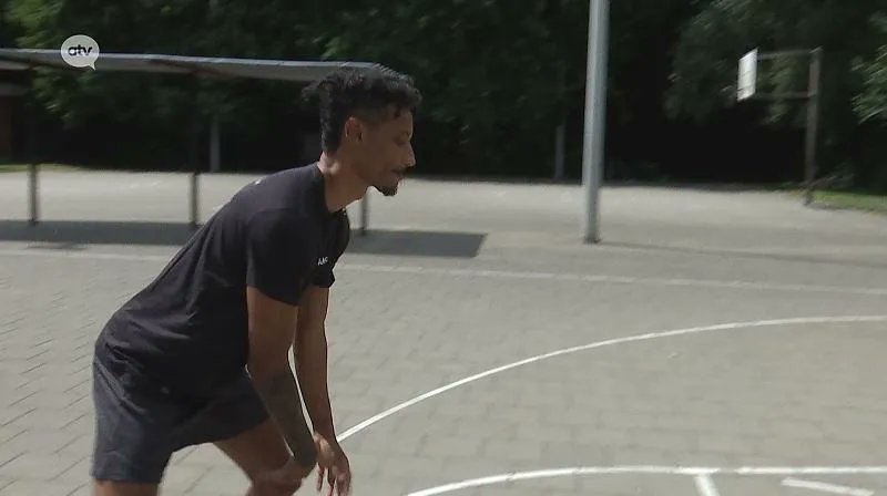 Iets om naar uit te kijken dit weekend: Dennis Donkor maakt zijn debuut voor Team Antwerp in het 3x3-basketbal. buff.ly/3biSVJK #atvnieuws