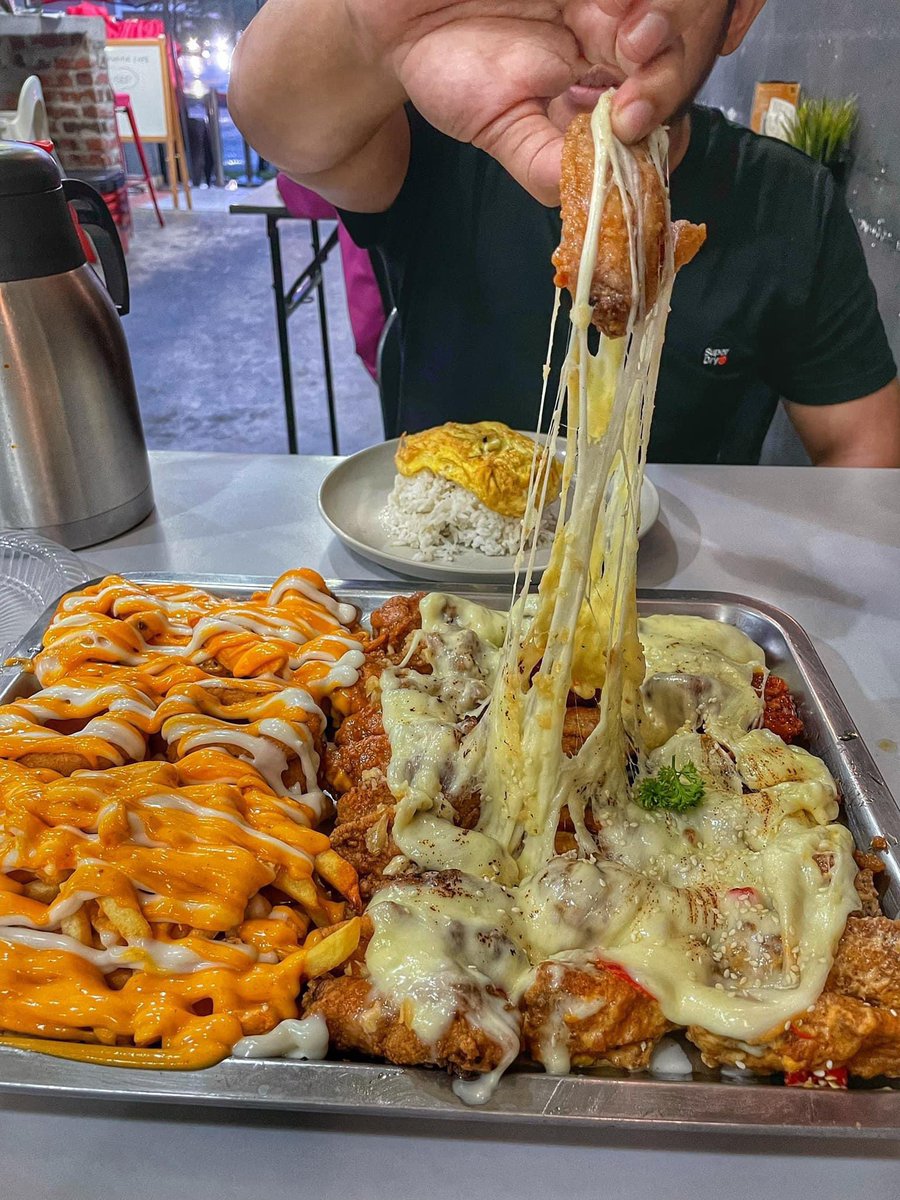 MalaysianFoods's tweet photo. Tempat makan Ayam Korean selambak dekat "Shah Alam"

Ini lah dia tempat makan best kalau nak makan "Ayam korean" ala2 Kfry &amp; Kyochon tapi local brand!  Merasai suasana "Kpop" sambil makan ayam korean siap pula didendangkan dgn Lagu²  kpop seperti Blackpink💃

📍 LAURA MEDINA CAFE https://t.co/Hzdtoraq0d