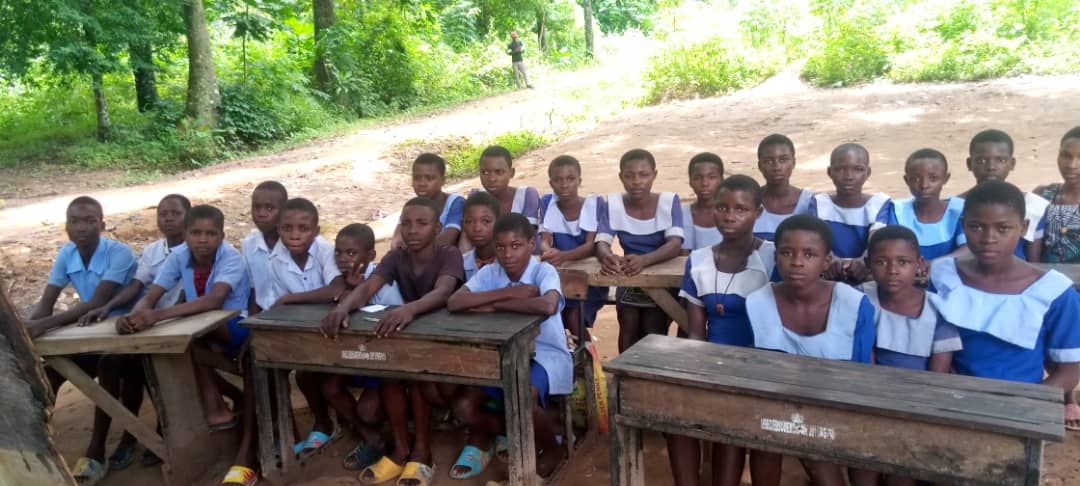 OjujuCalabarr's tweet photo. Hence I and 23 other youths from the village are seeking for your financial support to help build a block of classroom.

Your donations will be highly appreciated and duly accounted for.

Thanks.
@UNHumanRights @UNICEF @NGRPresident @savechildrenNG @SavetheChildren @
@elonmusk https://t.co/6E4xAY4QHI