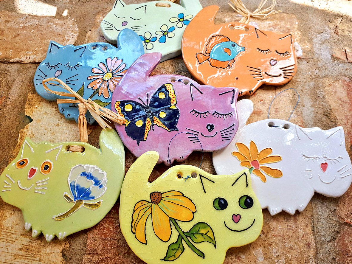 This colourful collection of ceramic cats strolled into the gallery earlier today with their maker local artist Jean Coales, Bounty likes them because they have short tails like her.
<a href="/OldDairyFarmNN7/">Old Dairy Farm NN7</a> 
#shoplocal #hayrack20 #catsatwork #madeinnorthamptonshire