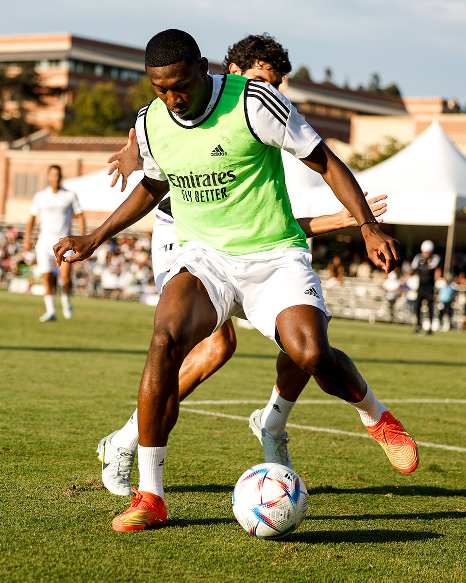 realmadrid's tweet photo. 👀⚽️ @David_Alaba 
#RMInTheUSA https://t.co/9xFg4nhep4