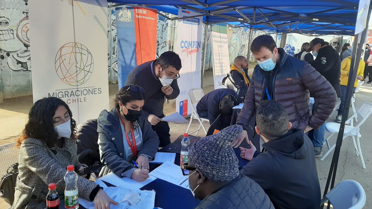 eduardothayer's tweet photo. Los equipos de @MigracionesCL estuvieron ayer en las comunas de #Quilicura y #Casablanca. El mandato que asumimos es poner nuestro Servicio a disposición las comunidades locales. Tenemos #GobiernoEnTerreno para rato junto a @DPR_RM. Hoy vamos a Independencia https://t.co/1p3eJAYOWq