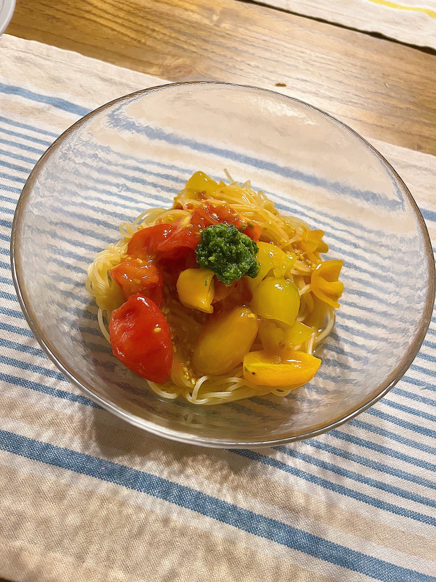 aTiOq3's tweet photo. トマトの冷製パスタにジ��ノベソースちょっと♡
簡単なのに少しの手間とコツでレストラン級のパスタが食べられるなんて幸せすぎる…💓
#shiorionline #shioriレシピ #ateliershiorionline https://t.co/DW9aQVXf3Y