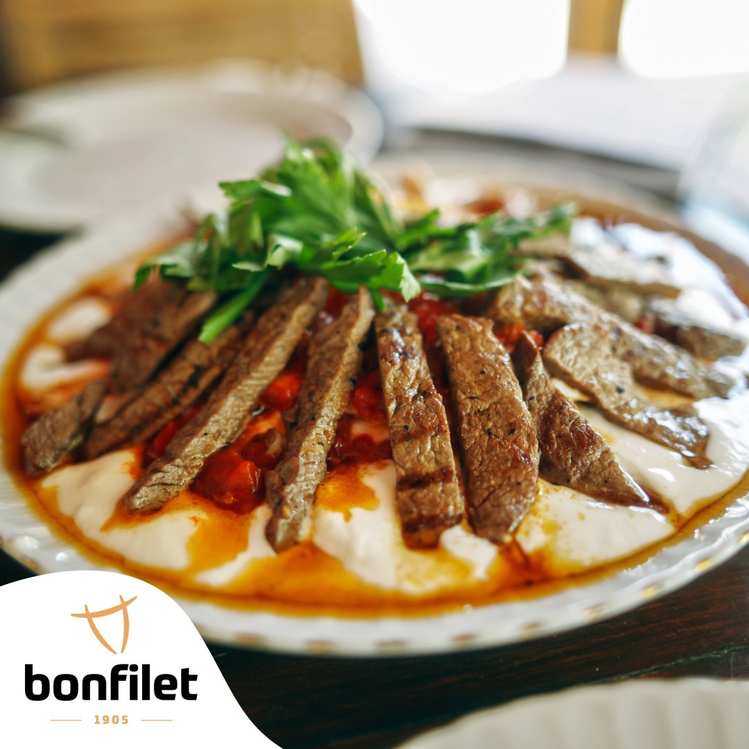 Çıtır çıtır patatesler, üzerine sarımsaklı yoğurt ve üzerine jülyen doğranmış lokum gibi etler...#çökertmekebabı🤤

Alışverişe başla👉 bonfilet.com.tr 🥩
.
.
.
#oyunudeğiştir #iyibeslen #pratikyemekler #tazeet   #kırmızıet #danaeti #onlinekasap #evyemekleri #kebap