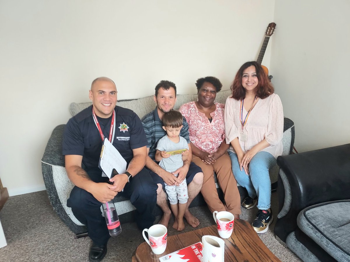 Visiting Afghan families in Mansfield today 😇 Delivering Safe & Well with Richard   Snow #inclusionmatters #creatingsafercommunities @nottsfire @mattsismey @AsianFSA @AngelaKandola @damien_west 🙏😇