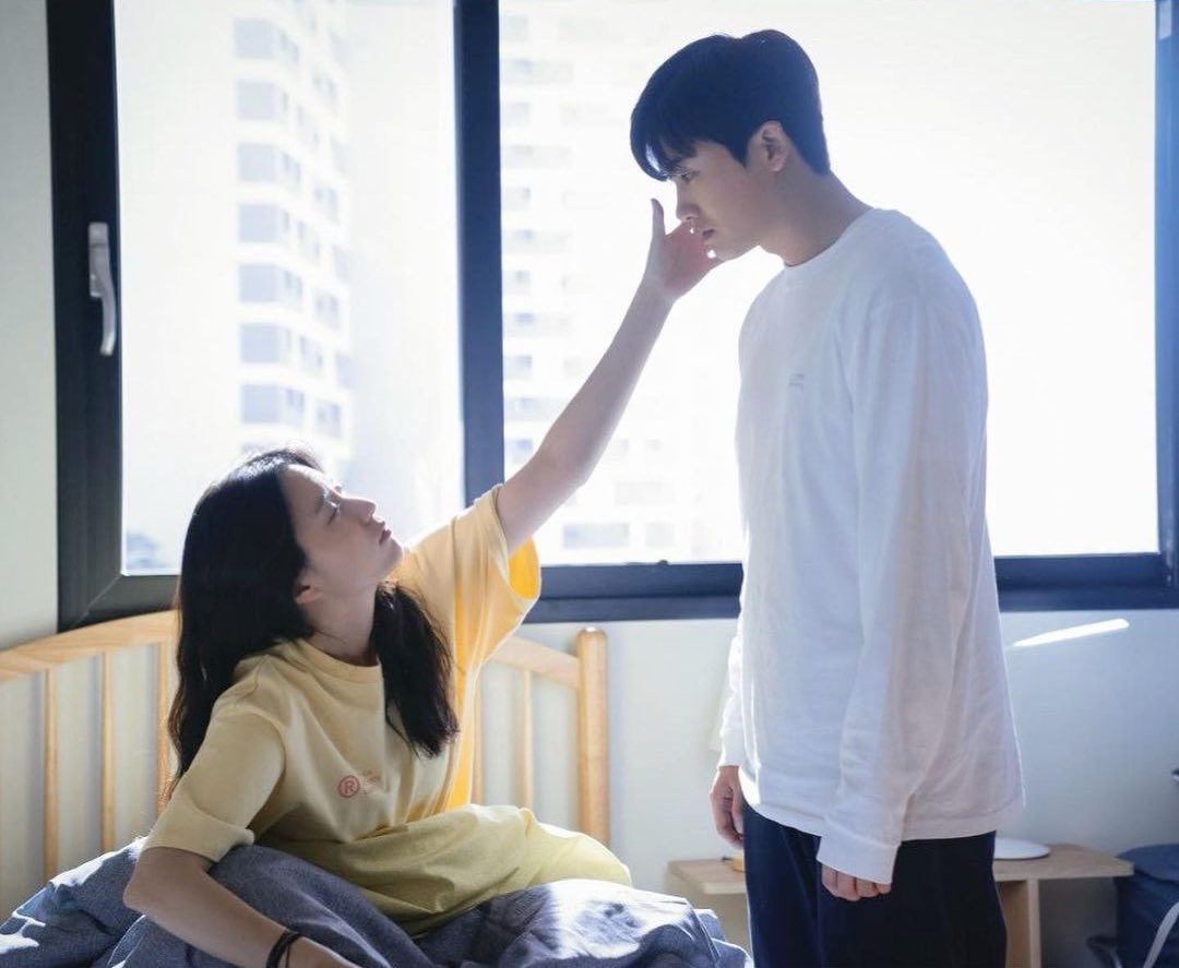 kdrama_menfess's tweet photo. •kdm• kangen ga sih sama mereka? si paling taaruf ga pake pacaran satset langsung nikah😩 https://t.co/c3rWiRQYrT