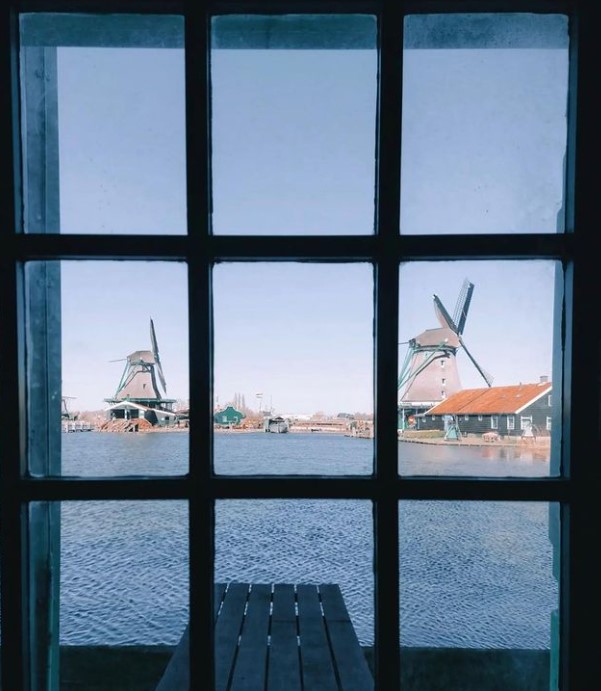 whatzhat's tweet photo. Did you hear about @windowswap ?

This website allows you to check windows view from all over the world.

More than 120 countries are represented now.

A #bowl of #fresh air!

Give it a try :) https://t.co/ARl4o9uBYi