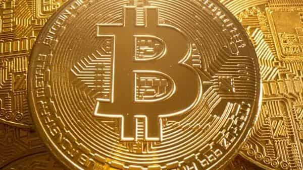The daily chart of #bitcoin futures has just broken out from the bullish pattern called a ‘double bottom’.

 The price broke above the neckline at $45,000, retested it, and then resumed its bullish momentum.