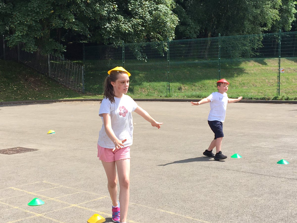 Food_Fun2022's tweet photo. Thanks to Rhys @ALSportDev for visiting Roseheyworth today @Food_Fun2022 the children loved being outside in the sun and joining in the activities!
@foodandfunwales @WelshLGA @BlaenauGwentCBC https://t.co/yvNey9Fsgc