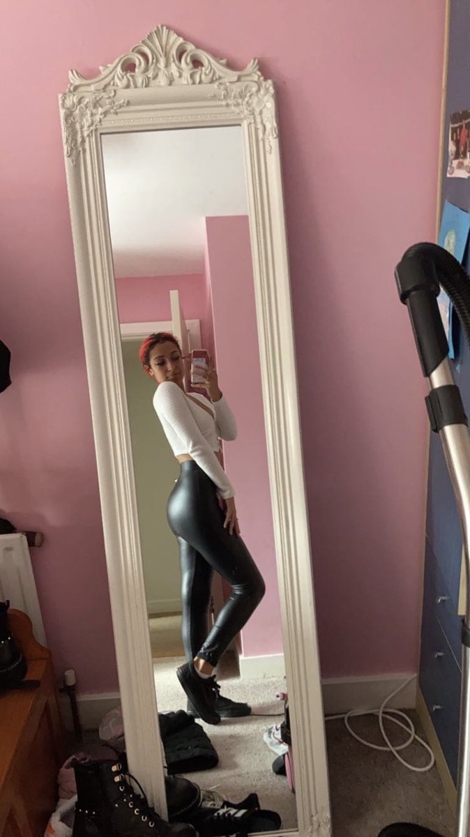 lucyxslut's tweet photo. red hair> https://t.co/MHD3oi2fzB