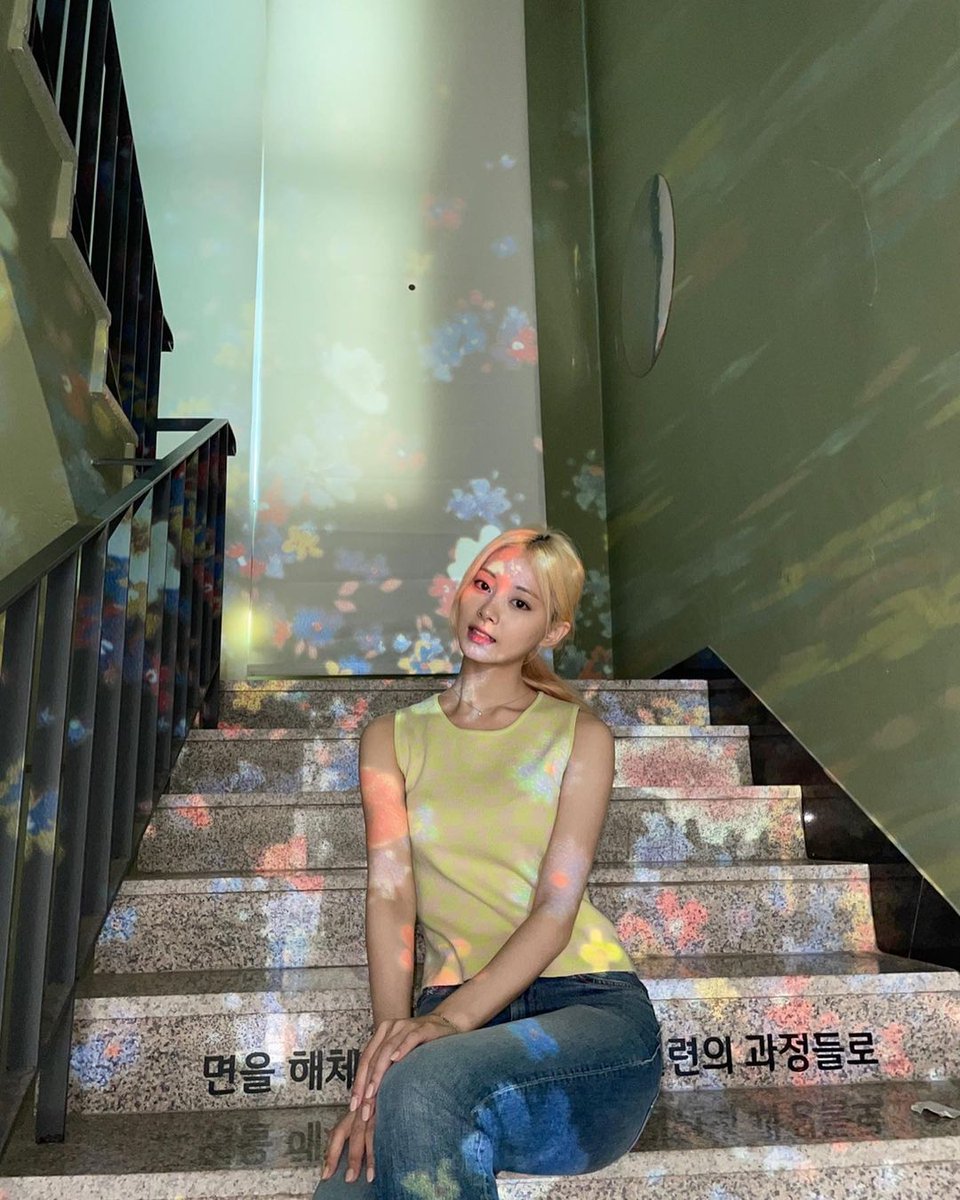 thinkeaboutzu's tweet photo. 🌼💙 https://t.co/YwNz4tVZGC