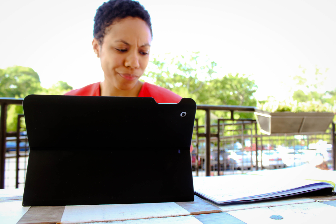 therootedcollab's tweet photo. It's only 8:15 am inthe office and something has her PERPLEXED!! 🤣🤣🤣

What is our good sis looking at right now? Drop your thoughts in the comments below and let's have some fun!
.
.
.
#Fridayfunny #captionthis #LetsLinkInTheLounge #TheRootedRetreat  #SocialImpact #Socia https://t.co/wYSon5yXrI