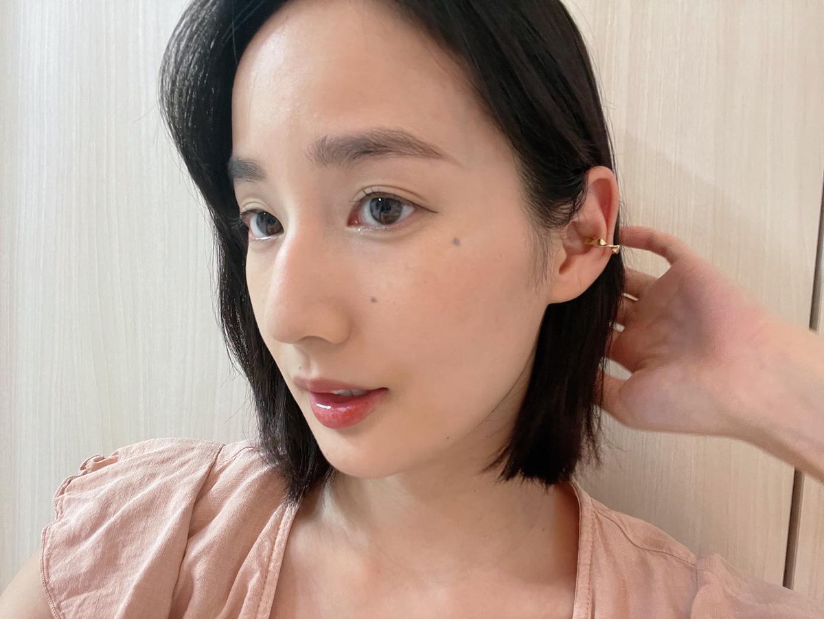 onriedo16's tweet photo. #Repost @kaho_takashima
——
可愛いイヤーカフが届きました🥰
一目見た時からとってもお気に入り。
ヘビロテするであろう臭がぷんぷんします
#merme #goldaccessory #イヤーカフ https://t.co/hI9sGi1uhn