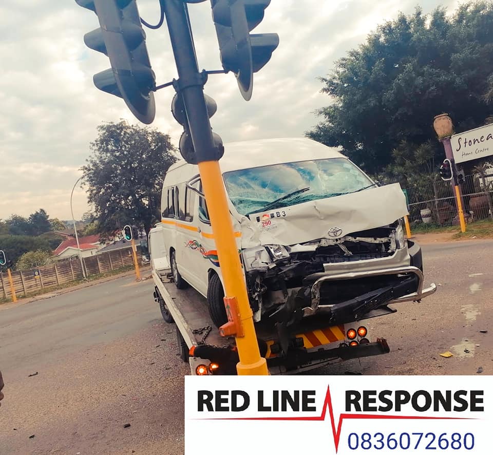 _ArriveAlive's tweet photo. Multiple injured in a taxi collision in Pinetown https://t.co/gfAhWZZzur
#ArriveAlive #TaxiCollision #RedLineResponse https://t.co/EvGKVxnLFq