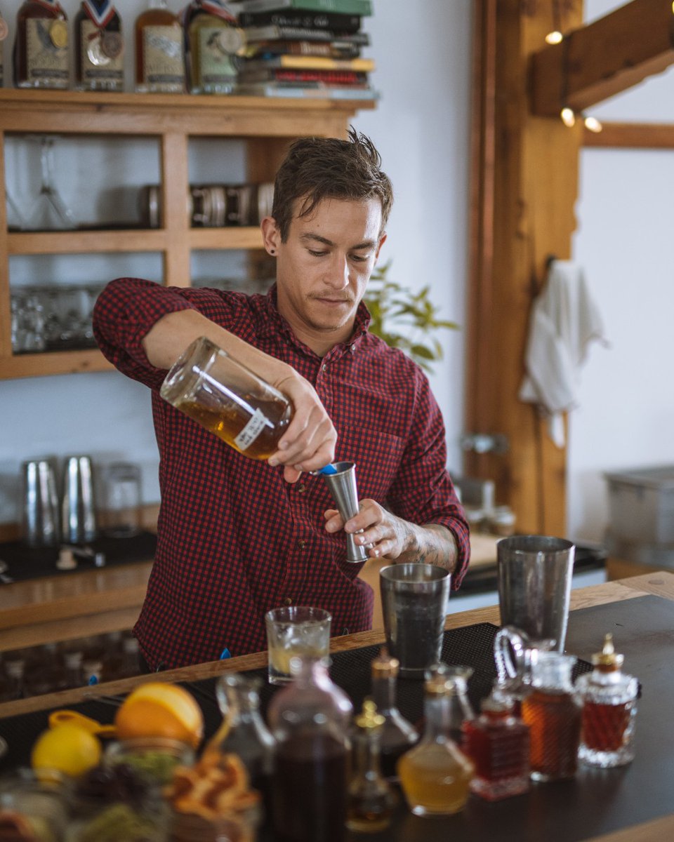 Pourin’ up quality cocktails from 2 PM - 8 PM Monday through Saturday! 

📸: Colin Arisman