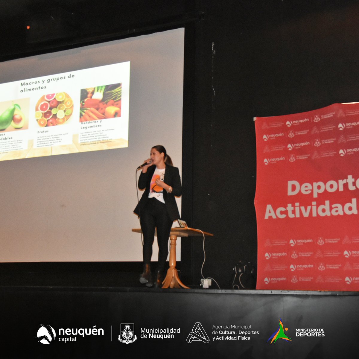 SecVinculacion's tweet photo. Se dictó la charla de alimentación saludable para líderes deportivos, en el marco de la ordenanza N° 10801.
Agradecemos a Soledad Nicolau (Lic. en Nutrición) y al @MinDeportesNQN 
Muchas gracias a todas y todos por participar. https://t.co/dkUTeEHXWj