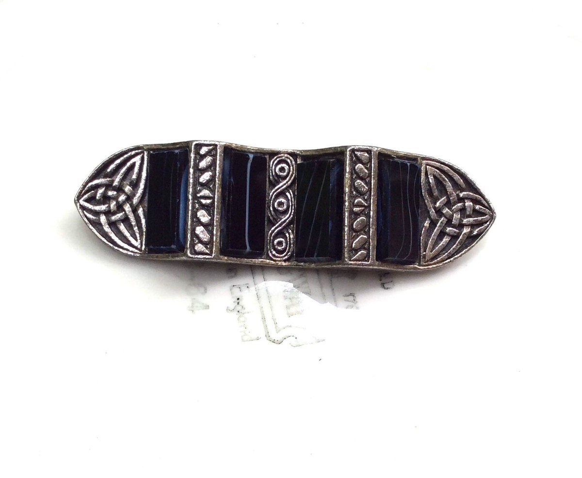 Excited to share the latest addition to my #etsy #etsyjewelry #etsycanada : #Vintagejewelry #ArtDeco #CelticKnotBrooch #MiracleBritain #designerPin #CobaltBlue #AgateBrooch #Canada #CrowVanityJewelry #FreeShippingSale #halloween #agate #pewter #women 🇨🇦 etsy.me/3cOGsxE