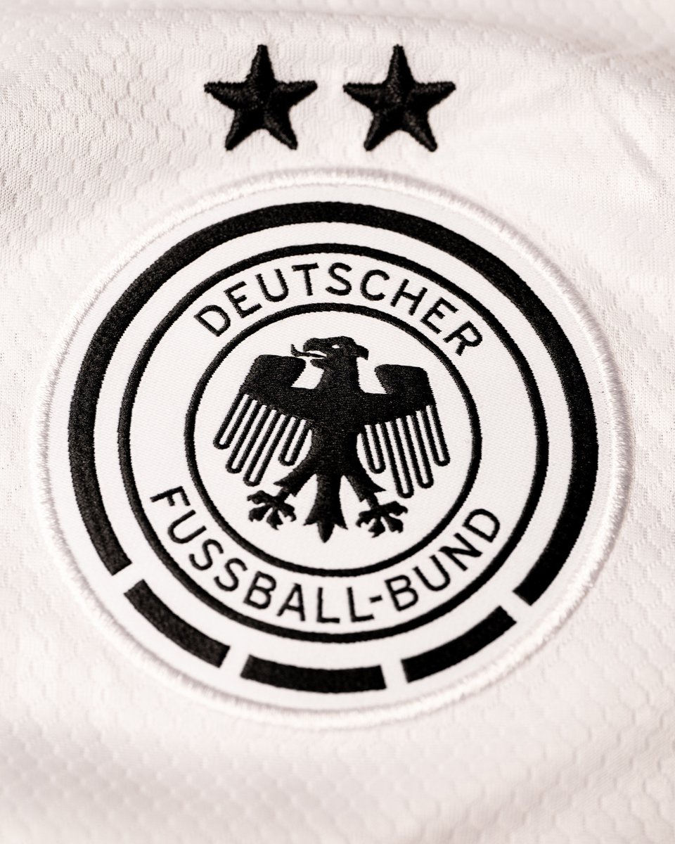 Who will be lifting the trophy tomorrow, 🏴󠁧󠁢󠁥󠁮󠁧󠁿 or 🇩🇪?

#BarclaysWSL x #WEURO2022