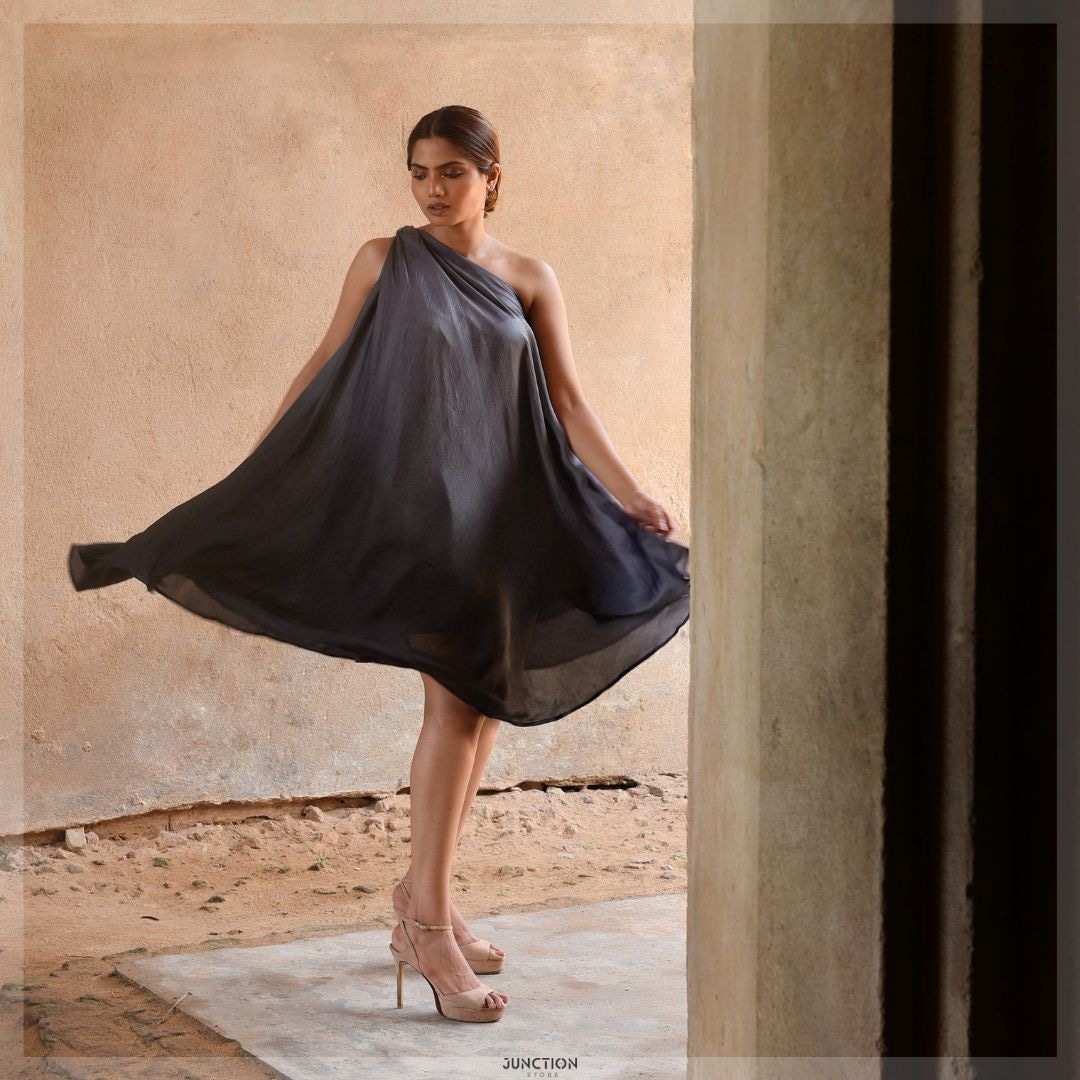 JunctionStore's tweet photo. NEW•NEW•NEW
New Arrivals//Coming soon

Stay tuned for our new designer collection launching soon on our website !!

#collaboration #newlaunch  #newdesigner #newcollection #readytowearcollection #notsosure #junctionstore_official #multidesignerstore #FridayVibe https://t.co/9OCXYtl23b