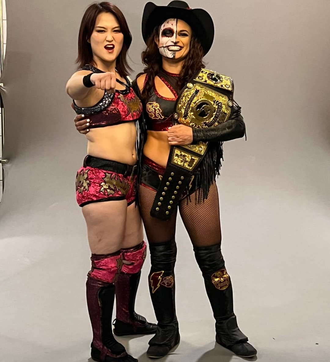 friends 👊
#allelitewrestling #aewwrestling #aew #aewdark #aewelevation #aewdarkelevation #aewrampage #aewfightforthefallen #nwaworldwomenschampion #thunderrosa #shinechampion #miyuyamashita #tjpw #tokyojoshiprowrestling #aewwomensworldchampion #photosession #photoshoot