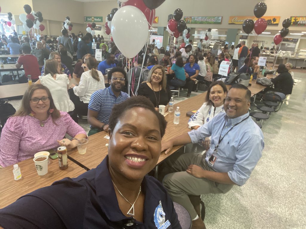 Courtney Holman Clark tweet media