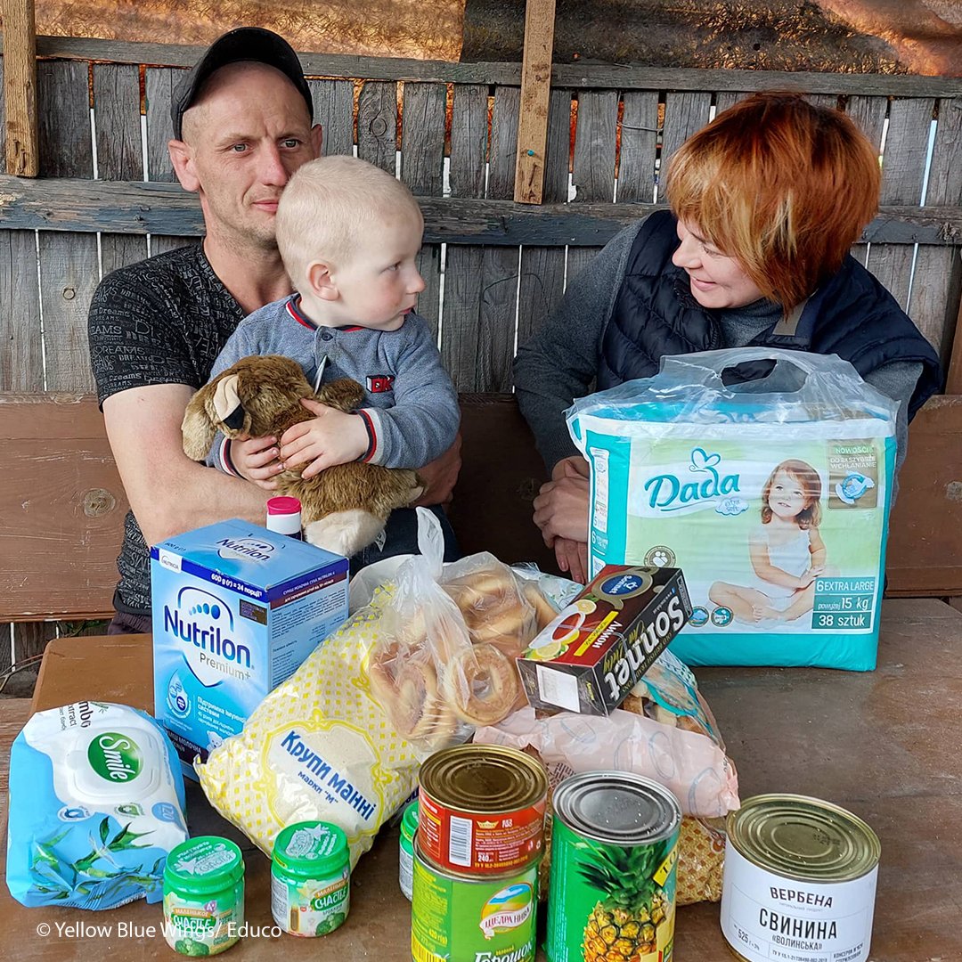 Artem solo tiene 2 años y ya sabe cómo suena la explosión de una bomba. Cuando oía los aviones sobrevolar el cielo, se tiraba al suelo, se cubría la cabeza y gritaba.💔💔

🔴Es uno de los niños a los que <a href="/Educo_ONG/">Educo</a>, miembro del #ComitéDeEmergencia, está apoyando en #Ucrania.