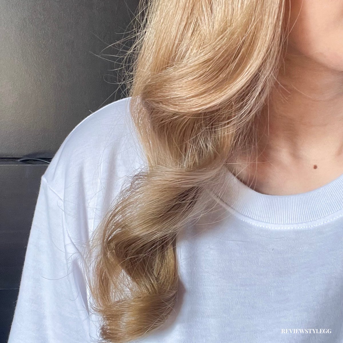 reviewstylegg's tweet photo. ถูกใจทีมทำสีอย่างเราอีกแล้ววว คือ Natural Keratin Hair Spa🫧ขวดนี้งัดความดีออกมาได้เยอะมาก เกริ่น3เรื่องที่เด่นๆเลยนะ ลดผมชี้ฟู แห้งเสีย ถนอมสีผมให้สวยติดทนนาน กระตุ้นผมยาวไว แถมผมหอมสุดกลิ่นถูกจริตมากๆ ใครฟอก/ทำสีโทนสว่างคว้าโลดเลย💆🏻‍♀️🫶🏼 #ไว้รีวิวห้ามขายของโว้ยย https://t.co/0SdVi2MSjH