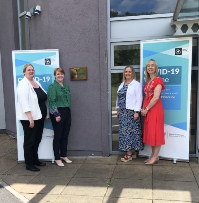 To mark the success of #COVID19 vaccination programme, a commemoration plaque has been installed @BreaffyResort Castlebar, former Mayo #COVID19 Vaccination Centre as a sign of appreciation, recognition & a thank you 👏to all who worked there & attended for vaccination @HSELive