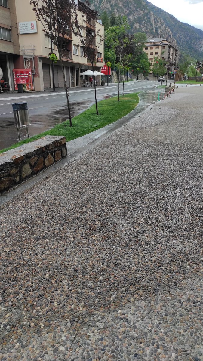 Albeta_graphic's tweet photo. Cal regar un dia de pluja? @AndorraCapital https://t.co/AGRk4OB1Nc