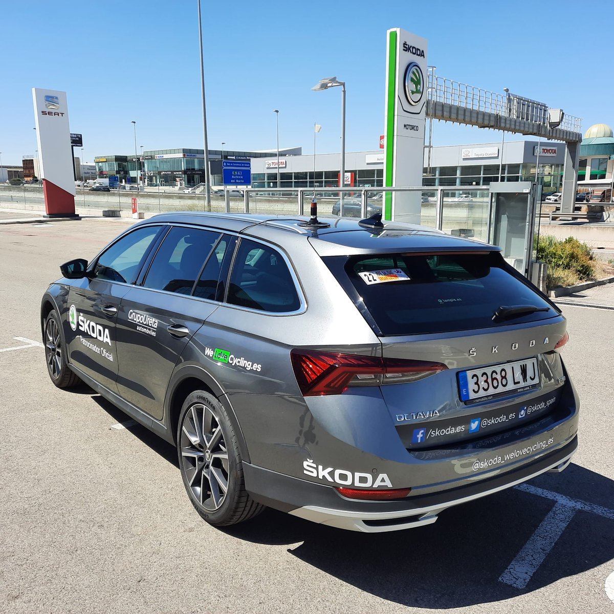 motorcid's tweet photo. Nuestros vehículos ya están preparados para poder ofrecer la mejor cobertura a la Organización de @VueltaBurgos. Esperamos, una vez más, que sea todo un éxito. ¡¡Suerte para todos los participantes!!
#Skoda  #Octavia #ciclismo https://t.co/0f9QRCI7F2