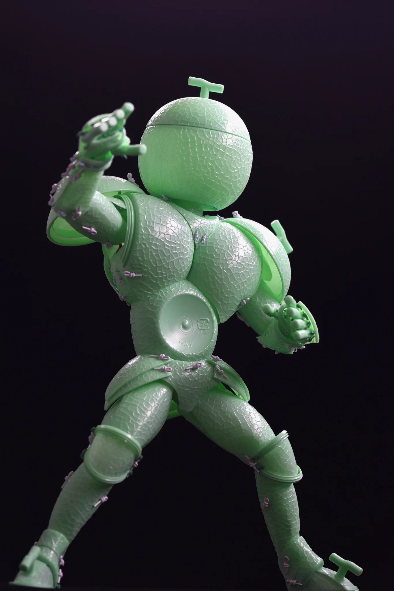 懐かしメロンシャーベットの容器！？で作った人形がクオリティ高い。