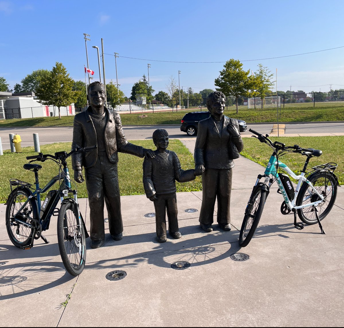 ebikebc's tweet image. “You miss one hundred percent of the shots you don&apos;t take.”  ~ Wayne Gretzky  
Morning riding rituals with ENVO D35 in front of the Wayne Gretzky statue in Brantford Ontario. 

Picture courtesy: @Brantford Cyclepath

#WayneGretzky #ENVOD35  #ENVOlution #poweredbyENVO  #rideENVO