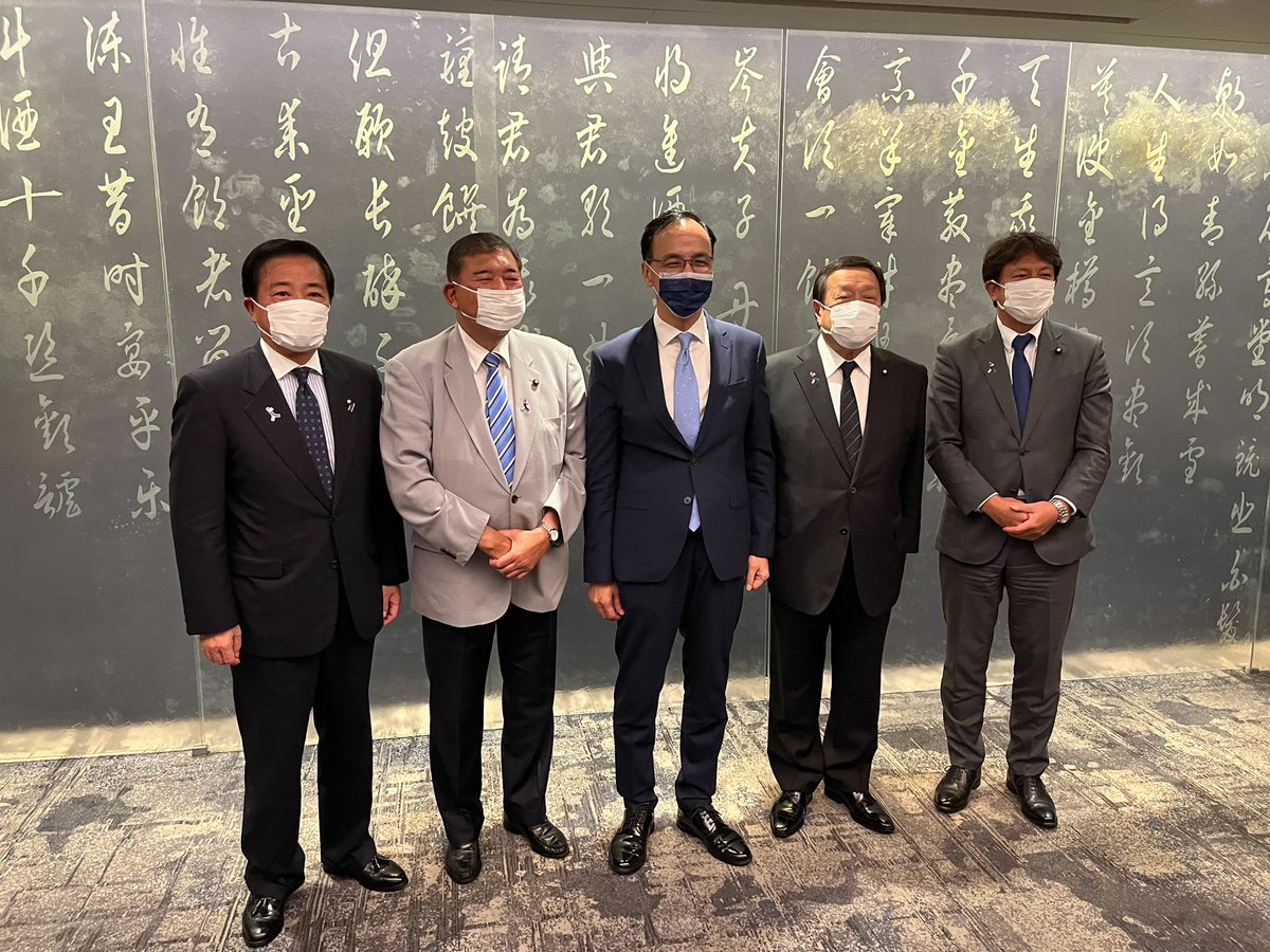 本日は #石破茂 をはじめとする衆議院議員と地域の安全保障問題について会談しました。中国国民党は終始両岸関係の平和と安定を最優先とする立場をとってきました。このような意見交換が行われることによって、台日の相互理解と友好関係を更に深めていけると信じています。🇹🇼🇯🇵