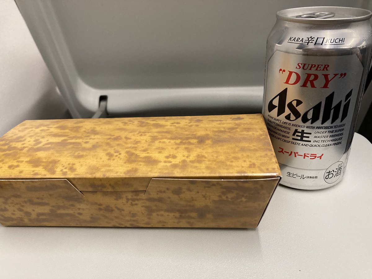 Hosofa's tweet image. 北海道ただいまー！！
よっしゃー！！
明日が楽しみで！不安で！しゃーない！笑
来場・配信チケットまだ購入できますので✨ 
passmarket.yahoo.co.jp/event/show/det…
お待ちしてます！

※醤油こぼしちゃってトイレで洗ったらこんなん。なんか嫌
#つれづれぐさ
#MUSICLOOP