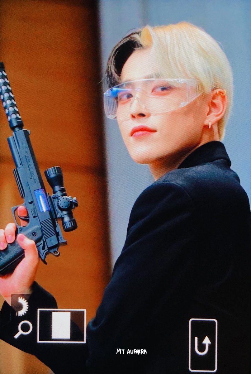 아름답다…
서바이벌게임 지리게 잘 어울리실 것 같네료..
옷도 캐잘어울릴듯ㅜㅜ