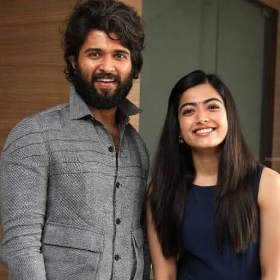 Kotakhushi2's tweet photo. So happy for them❤️❤️❤️Waiting for them to announce it officially🥰Stay happy together my darlingss😘😍Wishing you both all the success and happiness🥹Love youuu🧿🧿🧿👩❤️👨
#ViRosh
#VijayRashmika
#VijayDeverakonda
#RashmikaMandanna
#InRelationship
@TheDeverakonda
@iamRashmika https://t.co/LpuxwrV6de