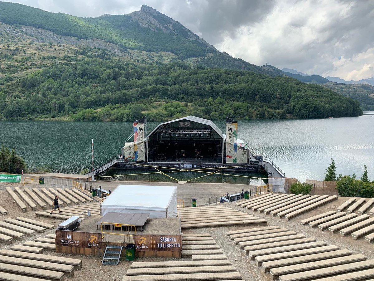 Hoy canto en esta BARBARIDAD de paraíso 😭😭😭😭😭😭😭😭😭
Y nos tenéis todo hasta la bandera!!!
No me lo creooooooo!!!! ♥️

#SoldOut #PirineoSur #PirineoAragonés 
#Lanuza #ElÁrbolYElBosque