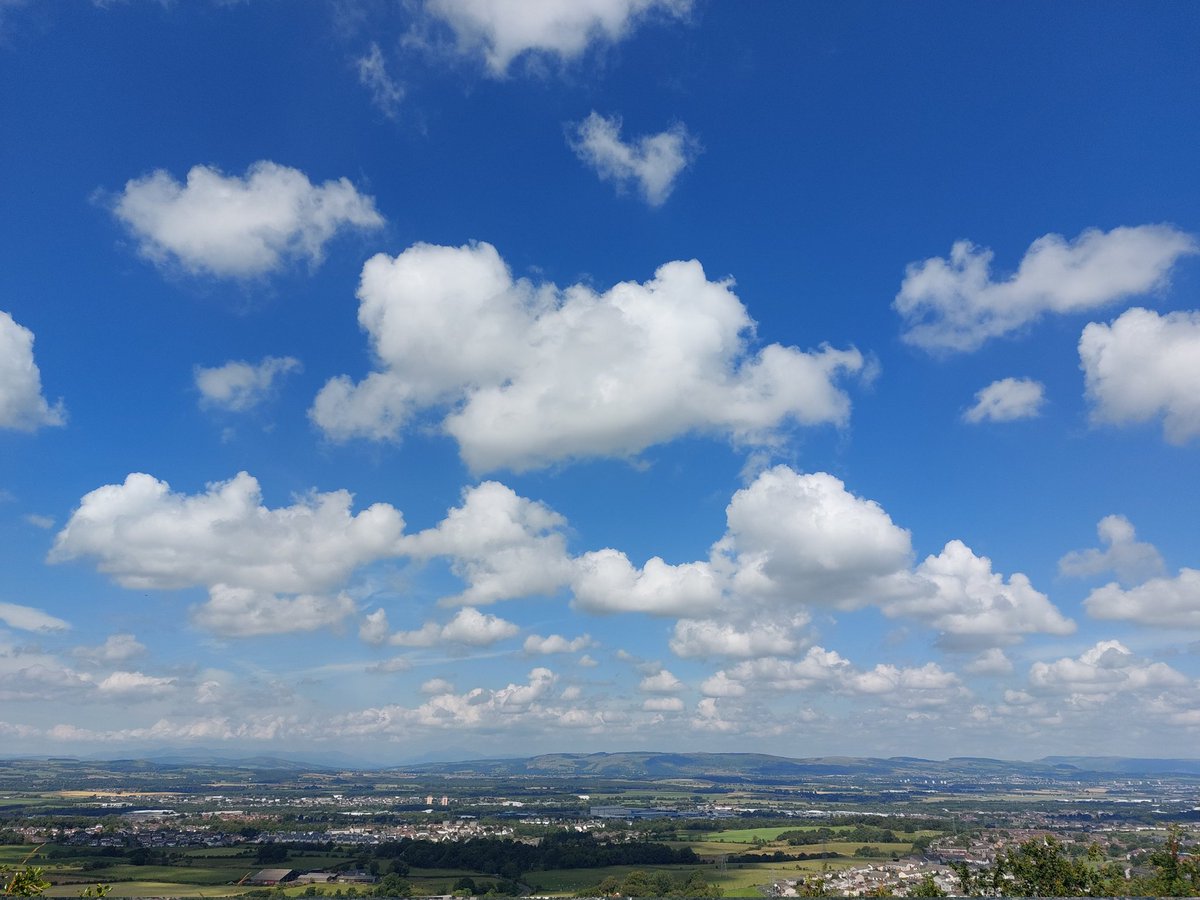deedoubleu34's tweet photo. I have recently got my walking mojo back...my view from the Gleniffer Braes today x
 #nomoreexcuses #icandothis #toystorysky https://t.co/UrzQfaF6zo