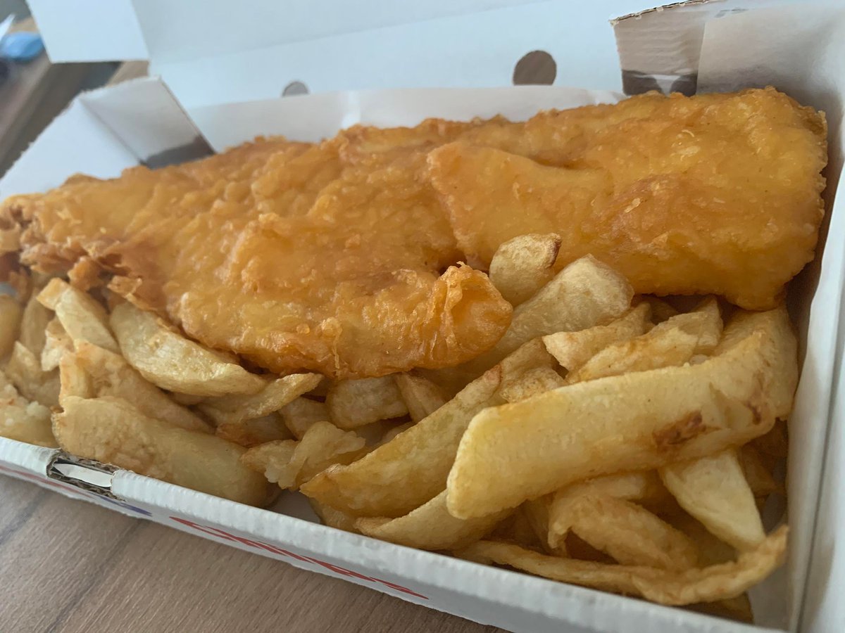 Happy #FishFryday! Did you know that #FishAndChipShops outnumber @McDonalds  restaurants 10 to 1 in the UK?