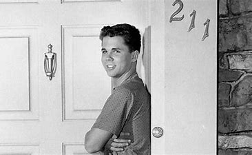 #RIP #TonyDow #WallyCleaver