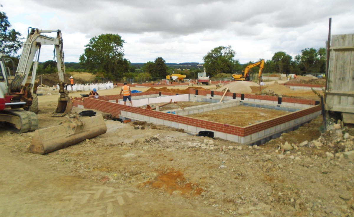 We're delighted to share a progress update on site at Paulerspury, for @GrandUnionHG.

With the drainage ongoing &amp; set to finish soon, along with pre-cast concrete floors &amp; brickwork starting next week, the housing development is making progress on site.

linkedin.com/feed/update/ur…
