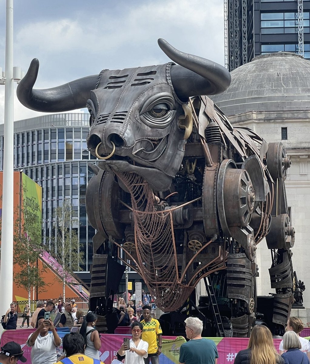richard_price2's tweet photo. Just got up close and personal with this guy. This Bull is massive like a #powerrangers zord @edjames_ I await your #bullselfie #Birmingham #BirminghamCommonwealthGames #centenerysquare #perrythebull #birminghampride @ichoosemag @CityLife_Bham @visit_bham share your #Bullselfie https://t.co/GTtw2wZuEM